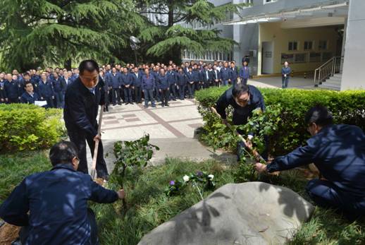 凯发k8集团举行感恩林清明纪念活动